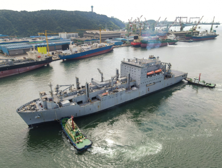 Корабль ВМС США USNS Alan Shepard прибыл на техобслуживание в Южную Корею