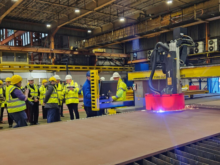 В Британии начали строить крупнейшие суда обеспечения для Королевского флота